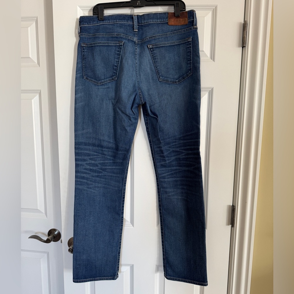 Men’s J Crew 770 Straight leg denim jean, 34 waist, 32 length, medium wash, EUC - Picture 4 of 6